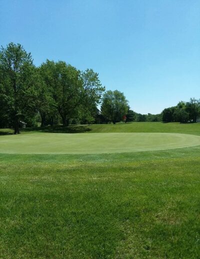 play golf at lost creek